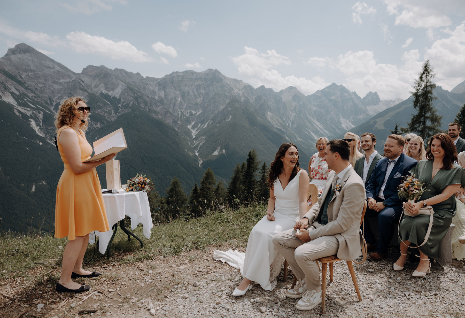 Hochzeit -Bergstadtmomente